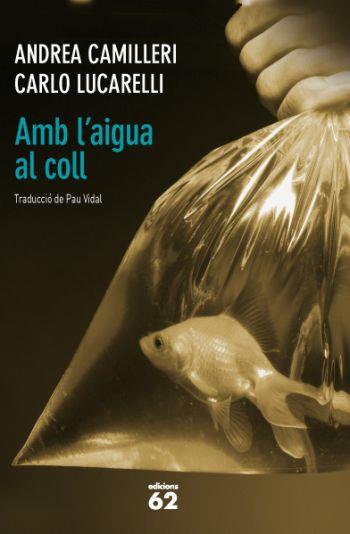 AMB L'AIGUA AL COLL | 9788429768756 | CAMILLERI, ANDREA/ LUCARELLI, CARLO